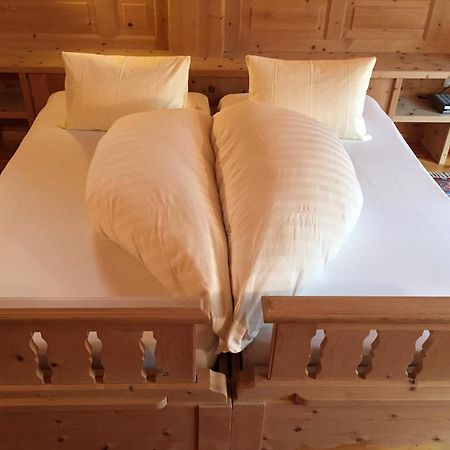 Hotel Chasa Sofia Scuol Pokoj fotografie