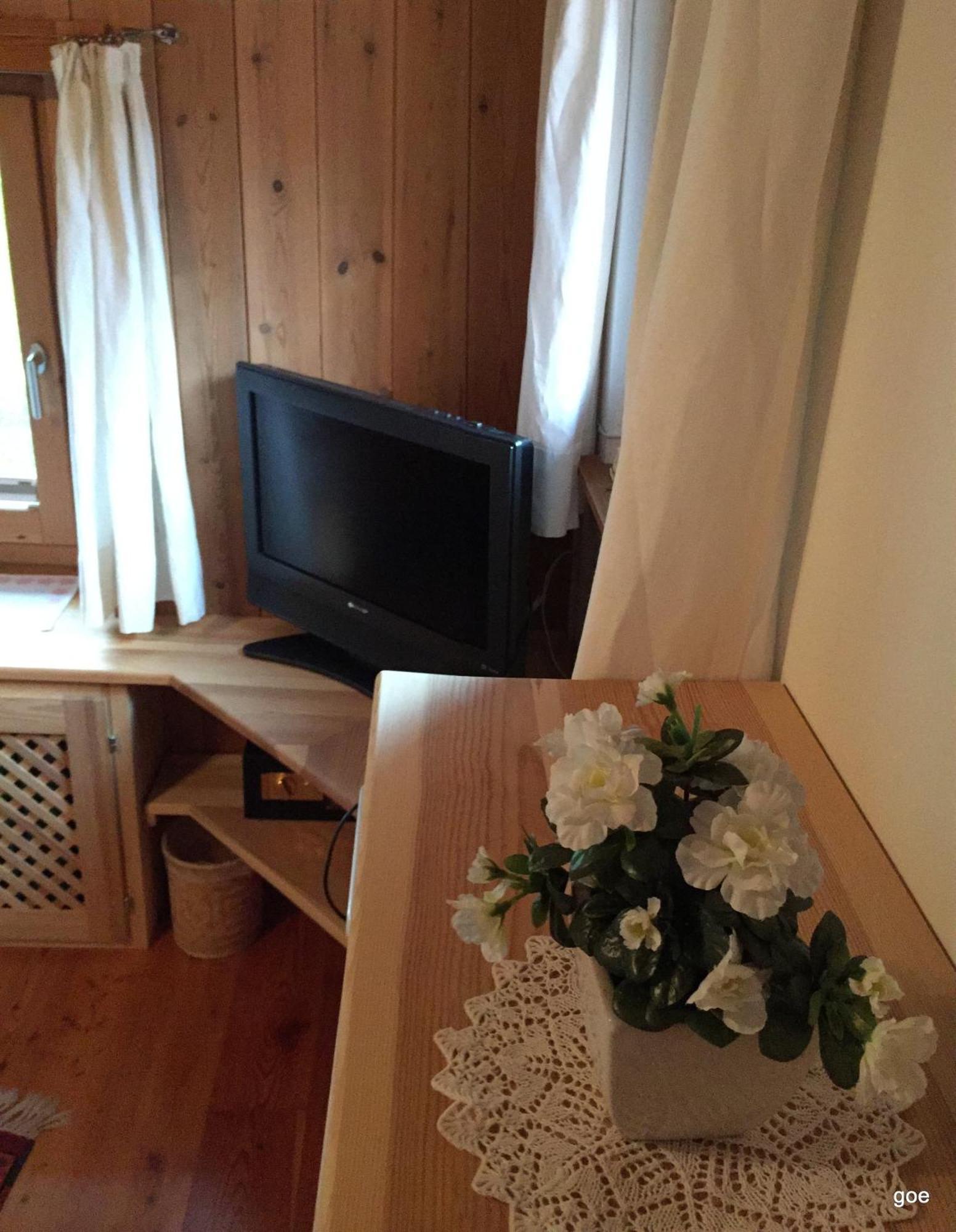 Hotel Chasa Sofia Scuol Pokoj fotografie