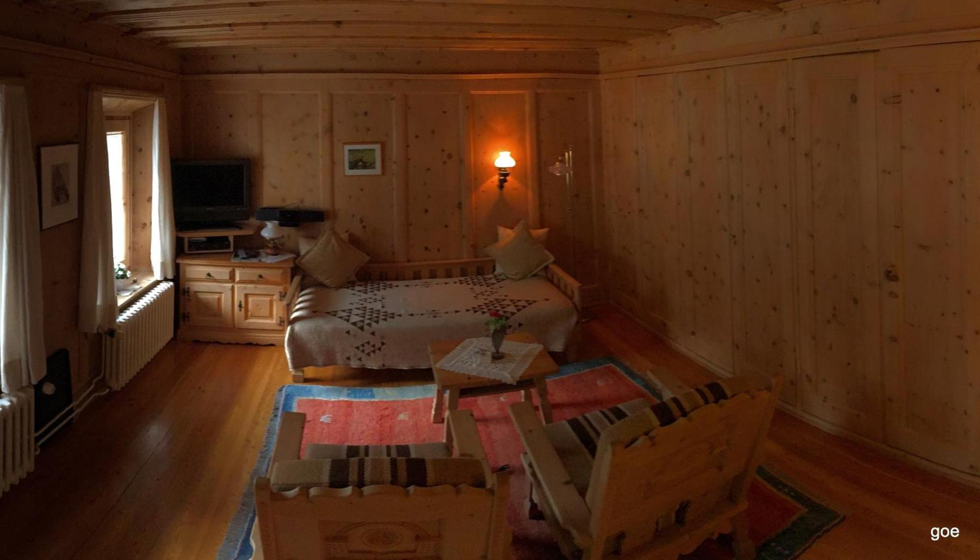 Hotel Chasa Sofia Scuol Pokoj fotografie
