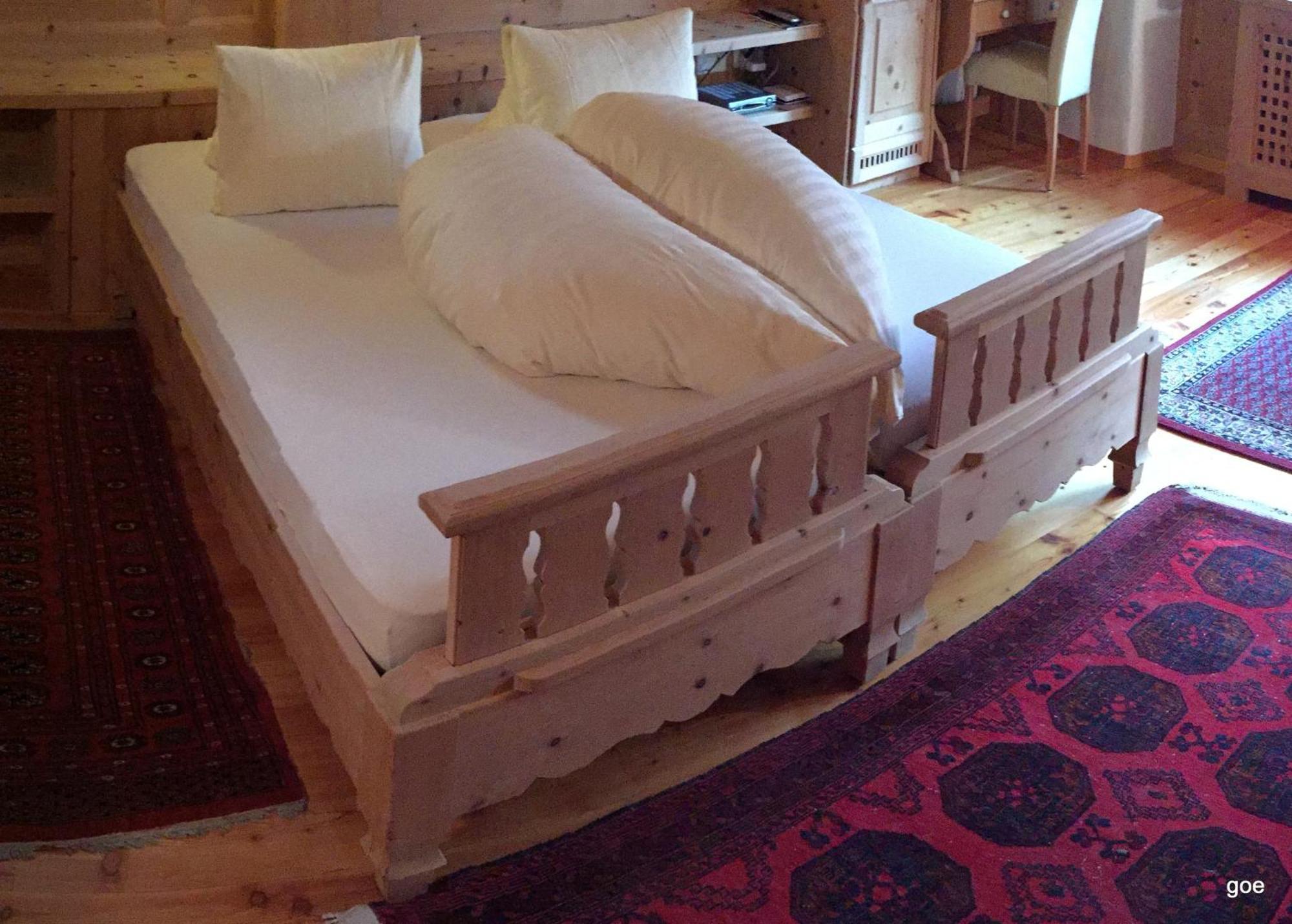 Hotel Chasa Sofia Scuol Pokoj fotografie