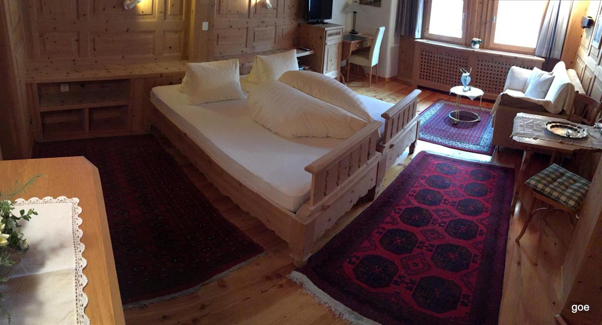 Hotel Chasa Sofia Scuol Pokoj fotografie